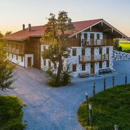 شقة A Historic Gem With Wellness Comfort