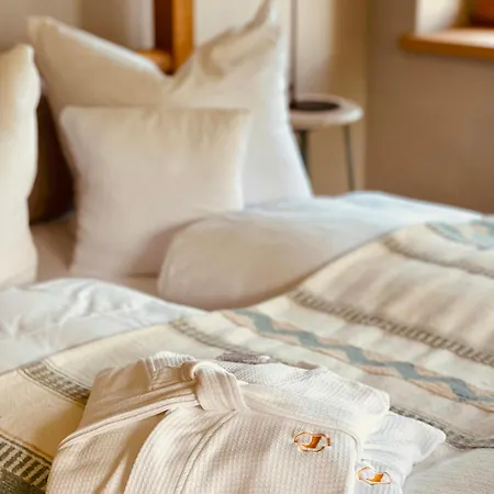 شقة A Historic Gem With Wellness Comfort *